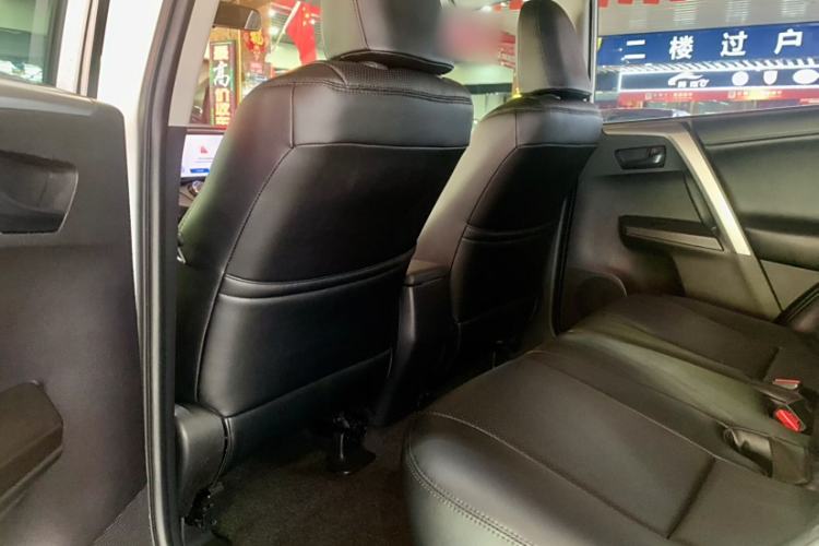 Used Toyota RAV4 2016 2.0L CVT Two-Wheel Drive Urban Edition China V Standard Interior 3