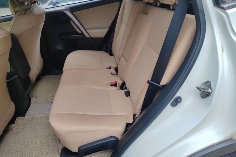 Used Toyota RAV4 2016 2.0L CVT Two-Wheel Drive Fashion Edition China V Standard Interior 4