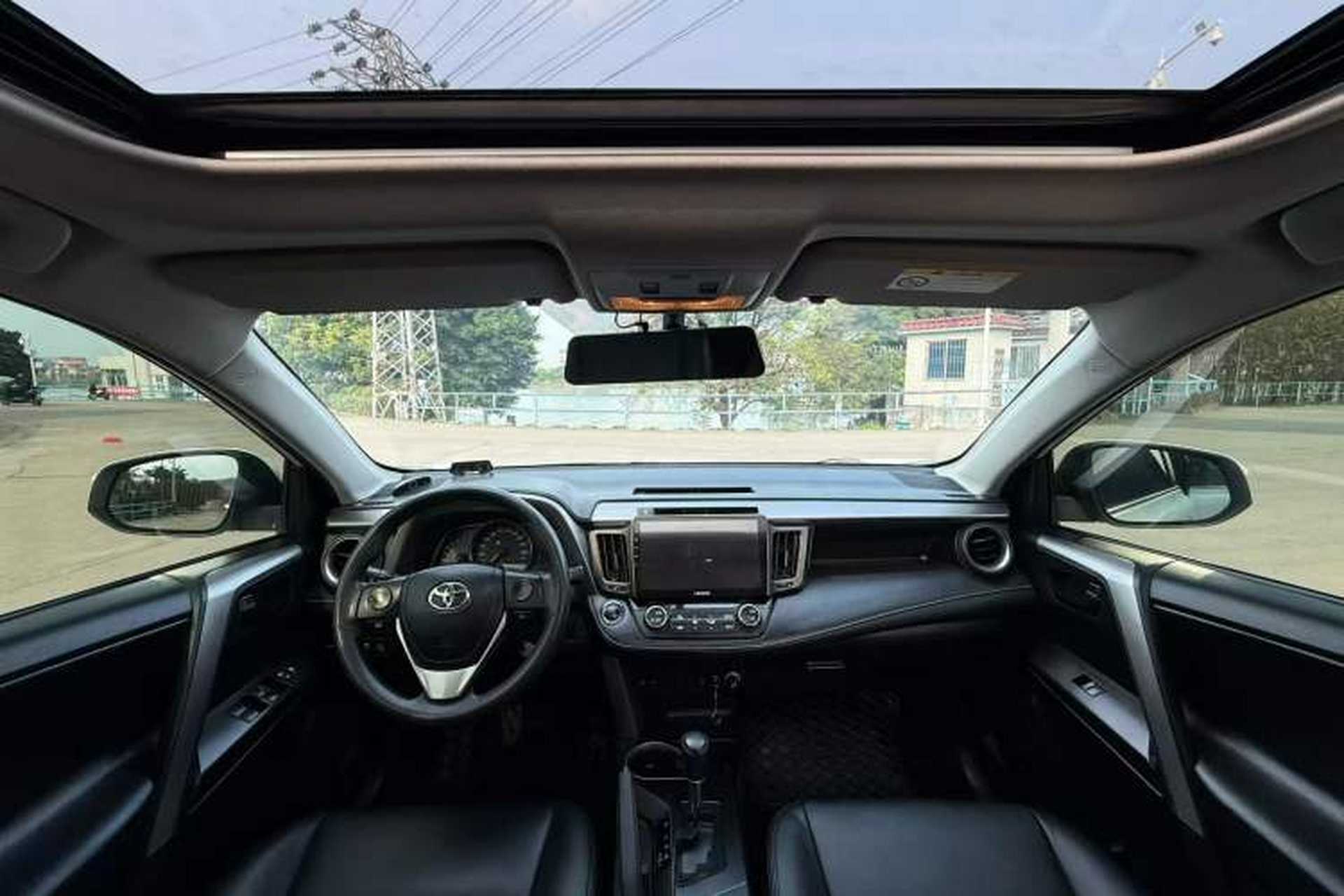 Used Toyota RAV4 2016 2.0L CVT Two-Wheel Drive Fashion Edition China V Standard Interior 4