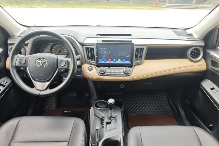 Used Toyota RAV4 2016 2.0L CVT Two-Wheel Drive Fashion Edition China V Standard Interior 4