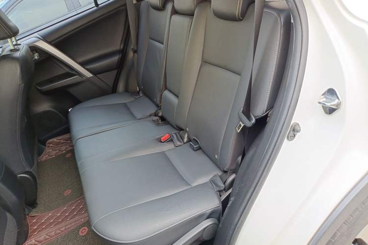 Used Toyota RAV4 2016 2.0L CVT Two-Wheel Drive Smart Edition China V Standard Interior 4