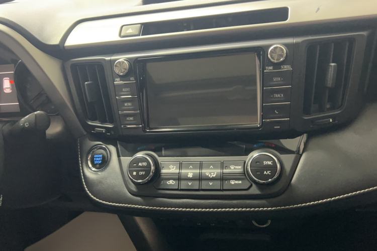 Used Toyota RAV4 2016 2.5L Automatic 4x4 Elite Edition Interior 4