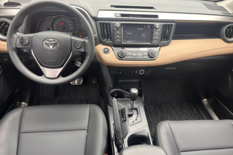 Used Toyota RAV4 2016 2.0L CVT Two-Wheel Drive Fashion Edition China V Standard Interior 4