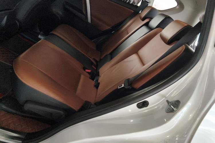 Used Toyota RAV4 2016 2.5L Automatic 4x4 Elite Edition Interior 4