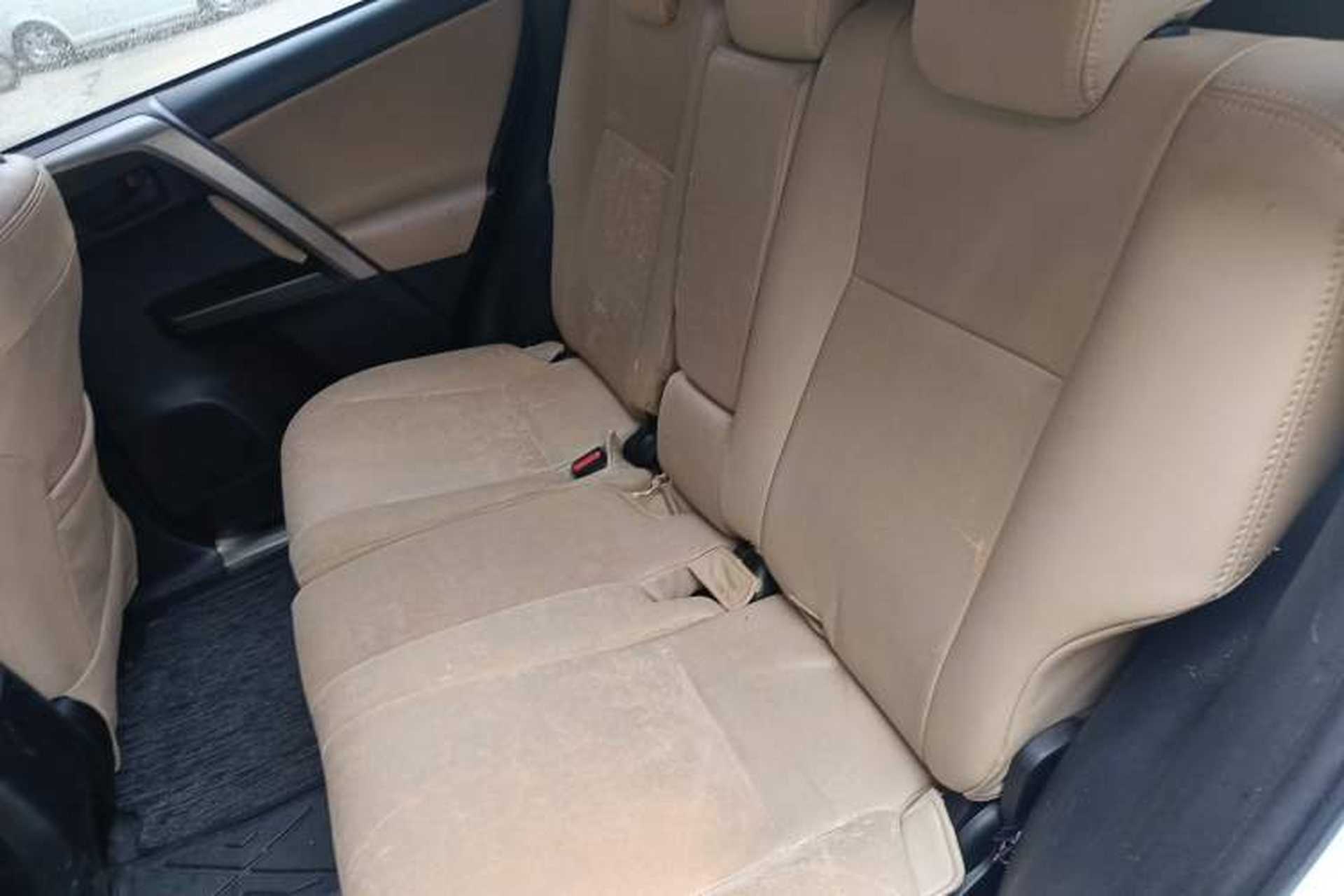Used Toyota RAV4 2016 2.0L CVT Two-Wheel Drive Fashion Edition China V Standard Interior 4