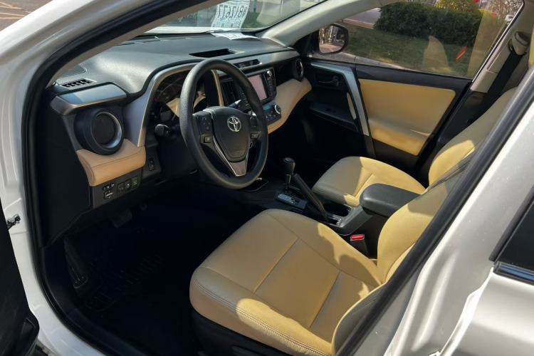 Used Toyota RAV4 2016 2.0L CVT Two-Wheel Drive Fashion Edition China V Standard Interior 5