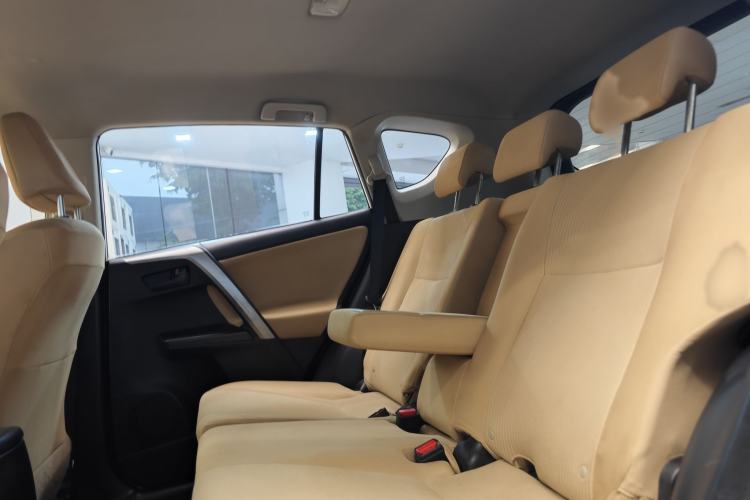 Used Toyota RAV4 2016 2.0L CVT Two-Wheel Drive Urban Edition China V Standard Interior 6