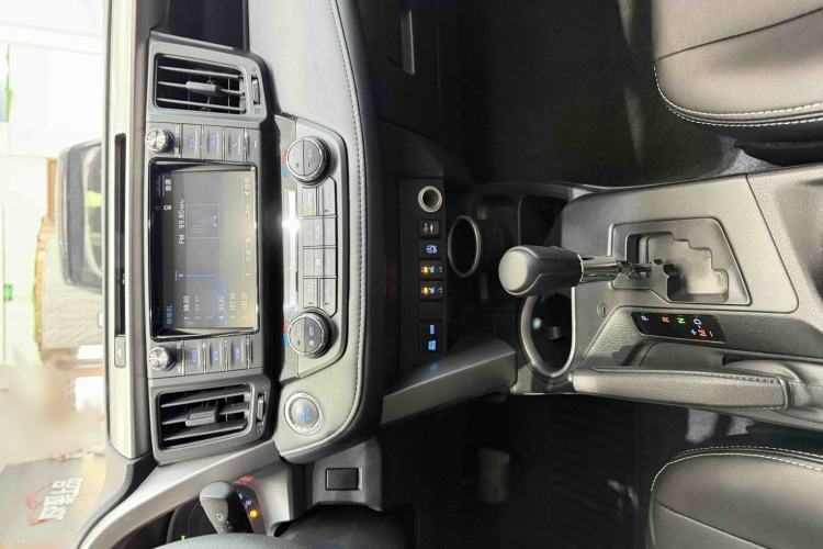 Used Toyota RAV4 2016 2.0L CVT Two-Wheel Drive Comfort Edition China V Standard Interior 7