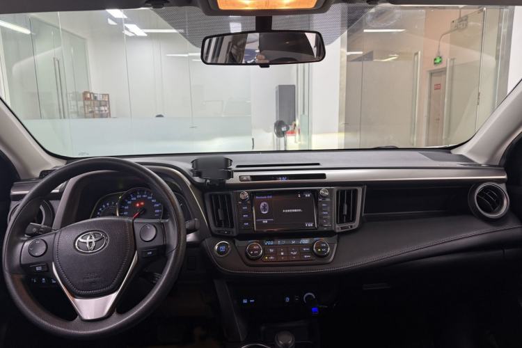 Used Toyota RAV4 2016 2.0L CVT Two-Wheel Drive Fashion Edition China V Standard Interior 8