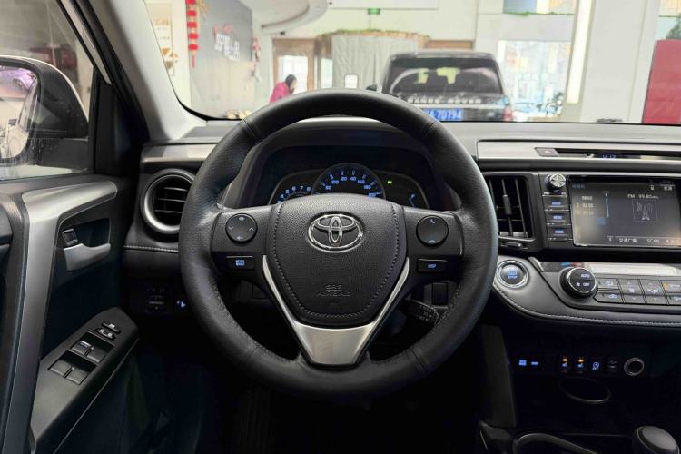 Used Toyota RAV4 2016 2.0L CVT Two-Wheel Drive Comfort Edition China V Standard Interior 9
