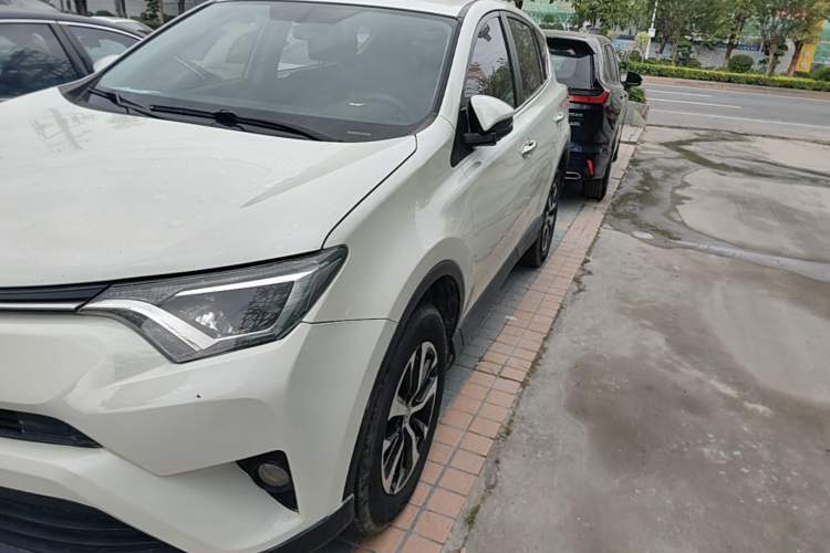 Used Toyota RAV4 2016 2.0L CVT Two-Wheel Drive Fashion Edition China V Standard Left Front Headlight