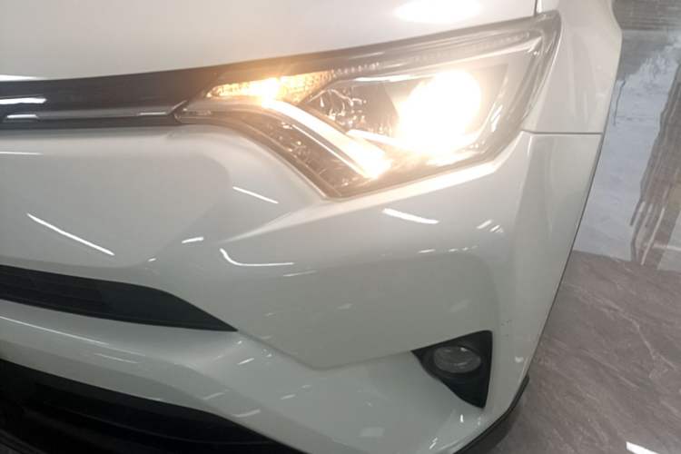 Used Toyota RAV4 2016 2.0L CVT Two-Wheel Drive Fashion Edition China V Standard Left Front Headlight