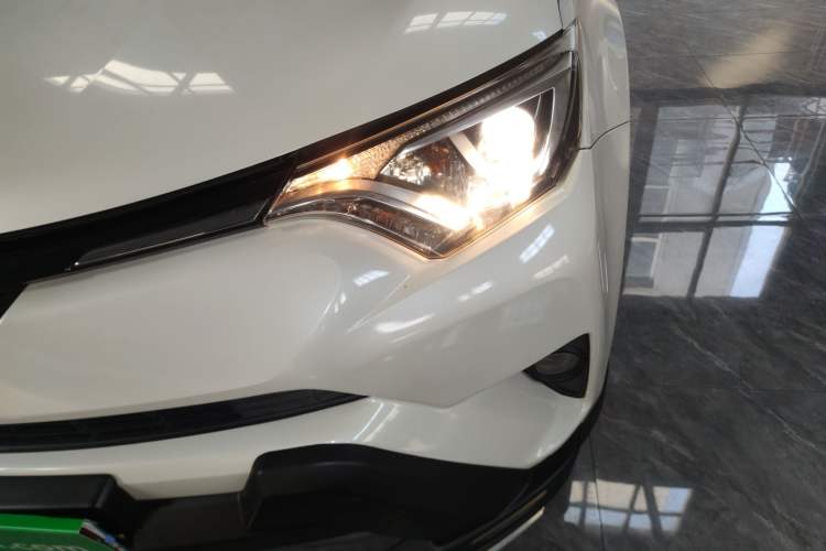 Used Toyota RAV4 2016 2.0L CVT Two-Wheel Drive Fashion Edition China V Standard Left Front Headlight