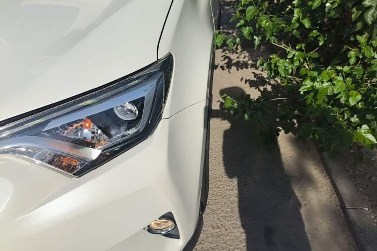 Used Toyota RAV4 2016 2.0L CVT Two-Wheel Drive Smart Edition China V Standard Left Front Headlight