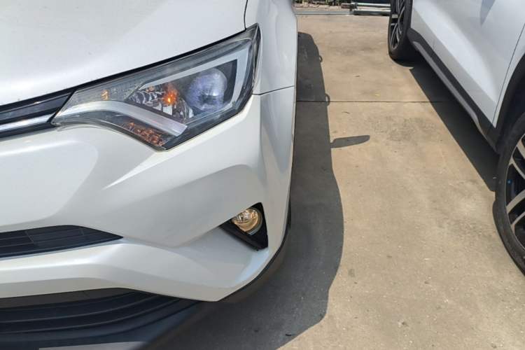 Used Toyota RAV4 2016 2.0L CVT Two-Wheel Drive Comfort Edition China V Standard Left Front Headlight