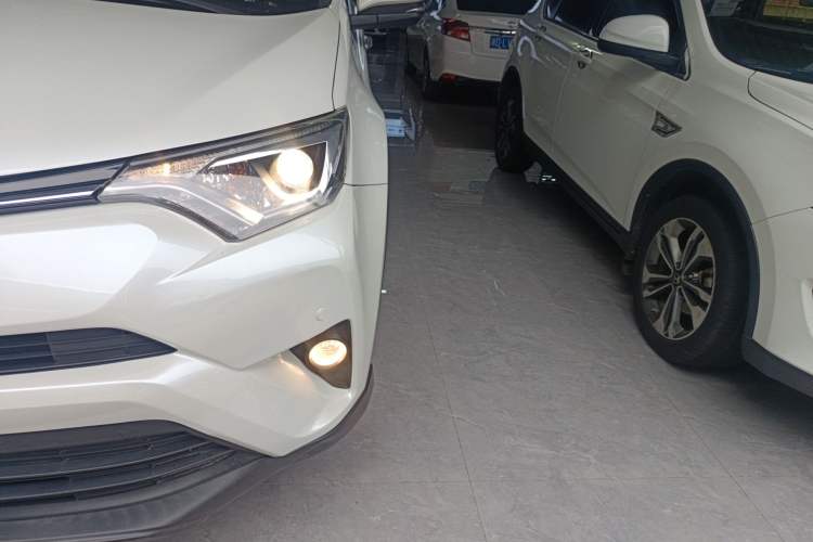 Used Toyota RAV4 2016 2.0L CVT Two-Wheel Drive Fashion Edition China V Standard Left Front Headlight