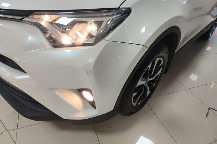 Used Toyota RAV4 2016 2.0L CVT Two-Wheel Drive Urban Edition China V Standard Left Front Headlight