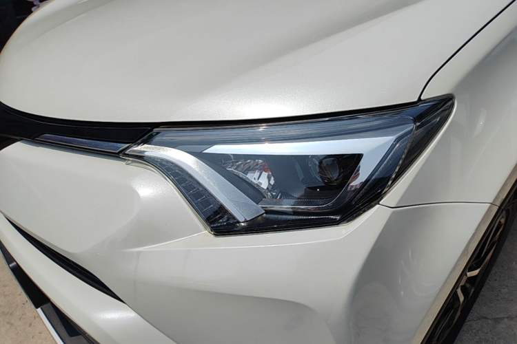 Used Toyota RAV4 2016 2.0L CVT Two-Wheel Drive Smart Edition China V Standard Left Front Headlight