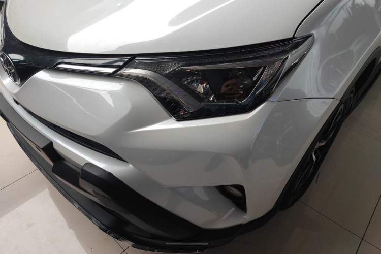 Used Toyota RAV4 2016 2.0L CVT Two-Wheel Drive Fashion Edition China V Standard Left Front Headlight