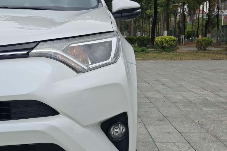 Used Toyota RAV4 2016 2.0L CVT Two-Wheel Drive Fashion Edition China V Standard Left Front Headlight