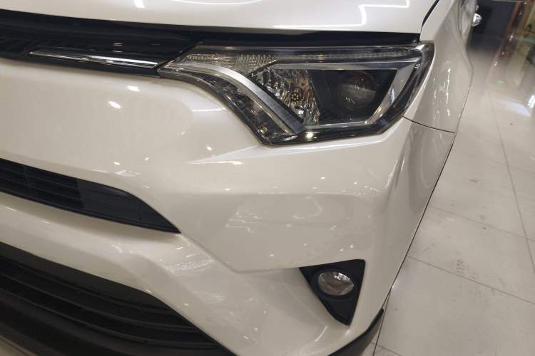 Used Toyota RAV4 2016 2.0L CVT Two-Wheel Drive Comfort Edition China V Standard Left Front Headlight