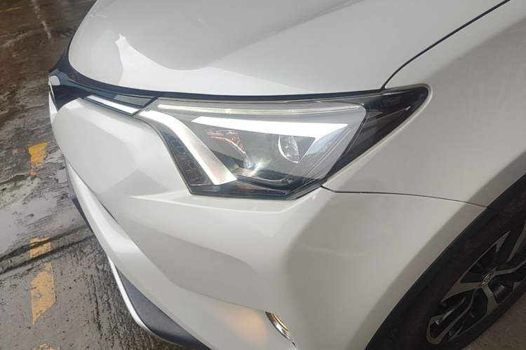 Used Toyota RAV4 2016 2.0L CVT 4x4 New Edition China V Standard Left Front Headlight