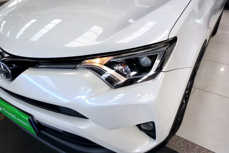 Used Toyota RAV4 2016 2.0L CVT Two-Wheel Drive Fashion Edition China V Standard Left Front Headlight