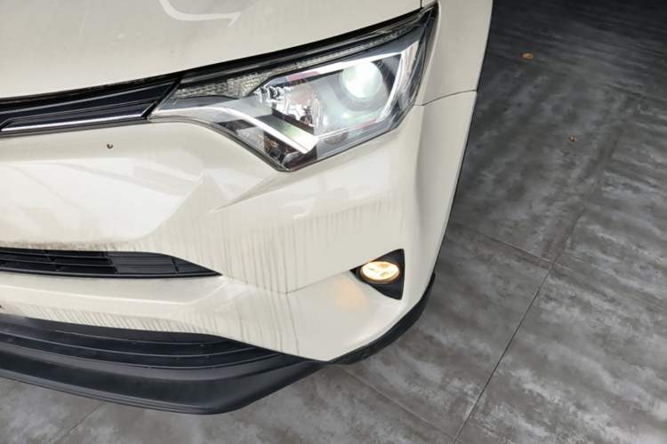 Used Toyota RAV4 2016 2.0L CVT Two-Wheel Drive Fashion Edition China V Standard Left Front Headlight