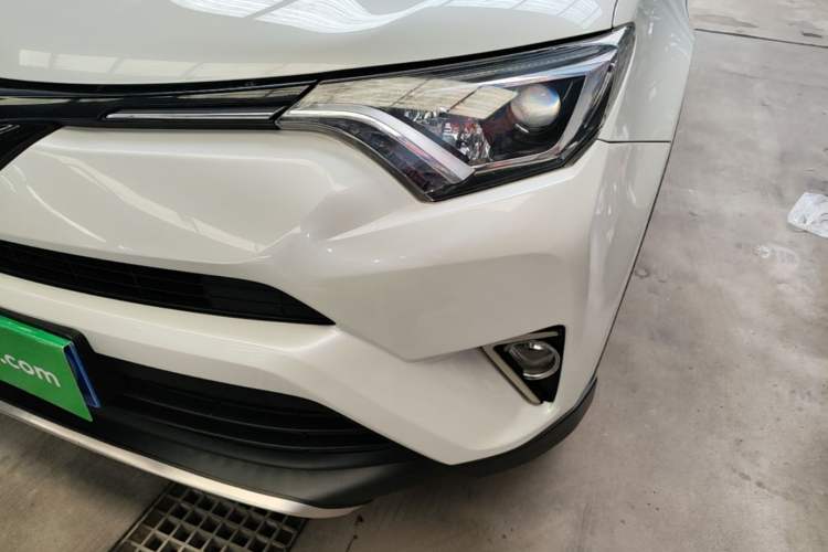 Used Toyota RAV4 2016 2.0L CVT Two-Wheel Drive Fashion Edition China V Standard Left Front Headlight