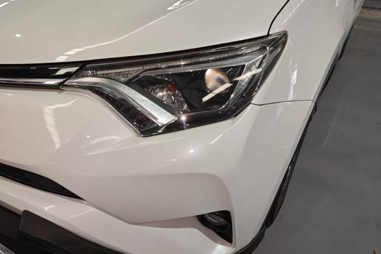 Used Toyota RAV4 2016 2.0L CVT Two-Wheel Drive Fashion Edition China V Standard Left Front Headlight