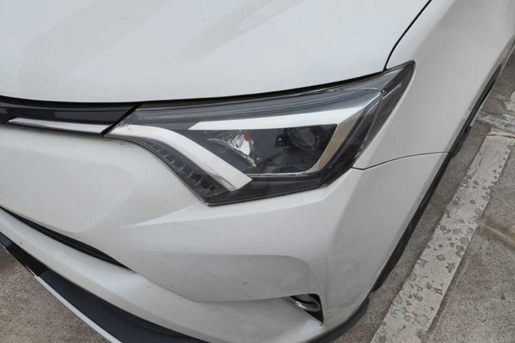 Used Toyota RAV4 2016 2.0L CVT Two-Wheel Drive Smart Edition China V Standard Left Front Headlight