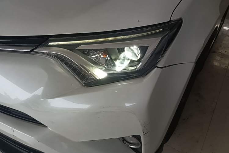 Used Toyota RAV4 2016 2.0L CVT Two-Wheel Drive Smart Edition China V Standard Left Front Headlight