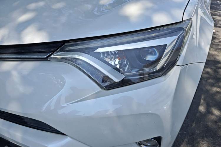 Used Toyota RAV4 2016 2.0L CVT Two-Wheel Drive Smart Edition China V Standard Left Front Headlight