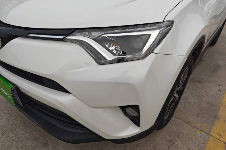 Used Toyota RAV4 2016 2.0L CVT Two-Wheel Drive Fashion Edition China V Standard Left Front Headlight