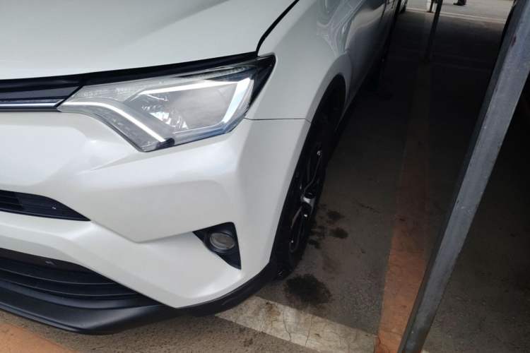 Used Toyota RAV4 2016 2.0L CVT Two-Wheel Drive Fashion Edition China V Standard Left Front Headlight