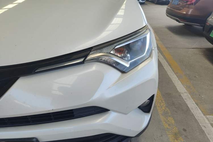 Used Toyota RAV4 2016 2.0L CVT Two-Wheel Drive Fashion Edition China V Standard Left Front Headlight