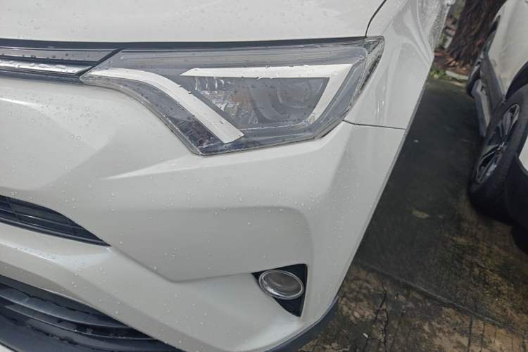 Used Toyota RAV4 2016 2.5L Automatic 4x4 Elite Edition Left Front Headlight