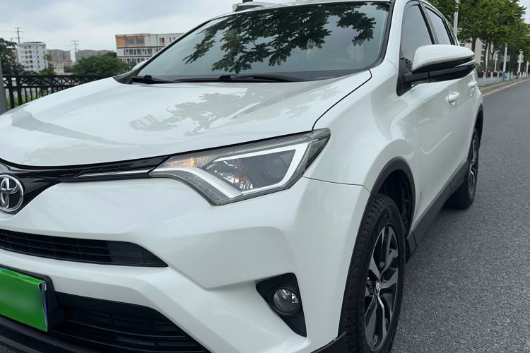 Used Toyota RAV4 2016 2.0L CVT Two-Wheel Drive Urban Edition China V Standard Left Front Headlight