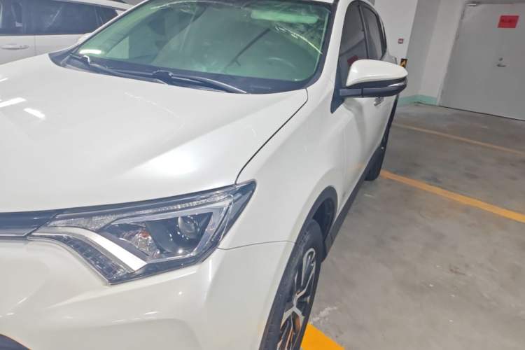 Used Toyota RAV4 2016 2.0L CVT Two-Wheel Drive Fashion Edition China V Standard Left Front Headlight