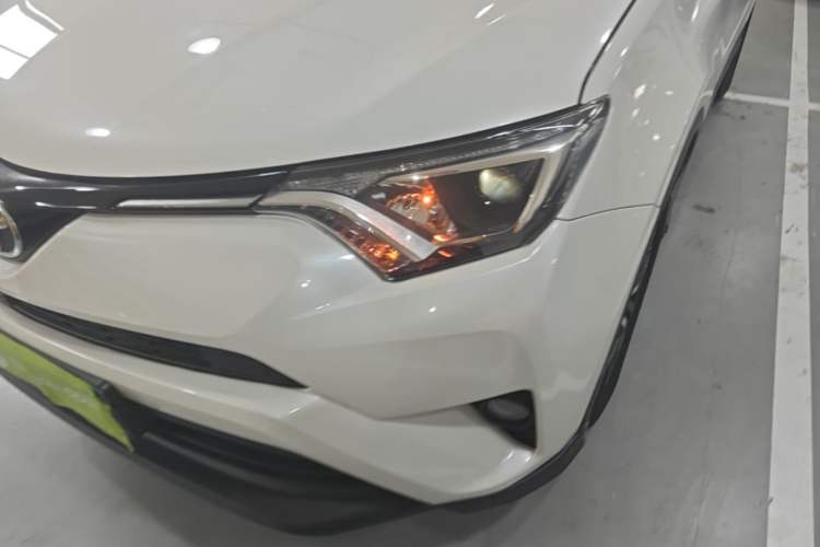 Used Toyota RAV4 2016 2.0L CVT Two-Wheel Drive Fashion Edition China V Standard Left Front Headlight