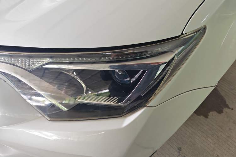 Used Toyota RAV4 2016 2.0L CVT Two-Wheel Drive Fashion Edition China V Standard Left Front Headlight