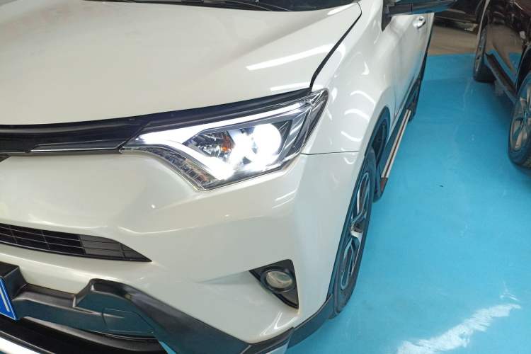 Used Toyota RAV4 2016 2.0L CVT Two-Wheel Drive Fashion Edition China V Standard Left Front Headlight