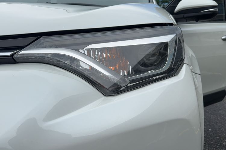 Used Toyota RAV4 2016 2.5L Automatic 4x4 Elite Edition Left Front Headlight