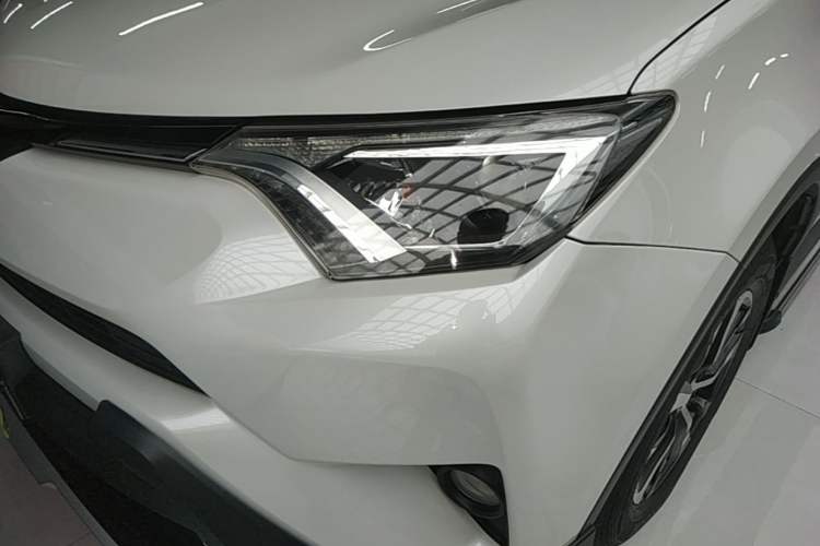Used Toyota RAV4 2016 2.0L CVT Two-Wheel Drive Fashion Edition China V Standard Left Front Headlight