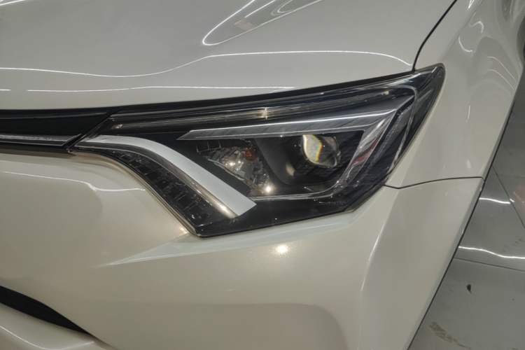 Used Toyota RAV4 2016 2.0L CVT Two-Wheel Drive Smart Edition China V Standard Left Front Headlight