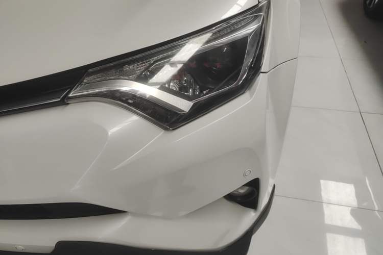 Used Toyota RAV4 2016 2.0L CVT Two-Wheel Drive Comfort Edition China V Standard Left Front Headlight