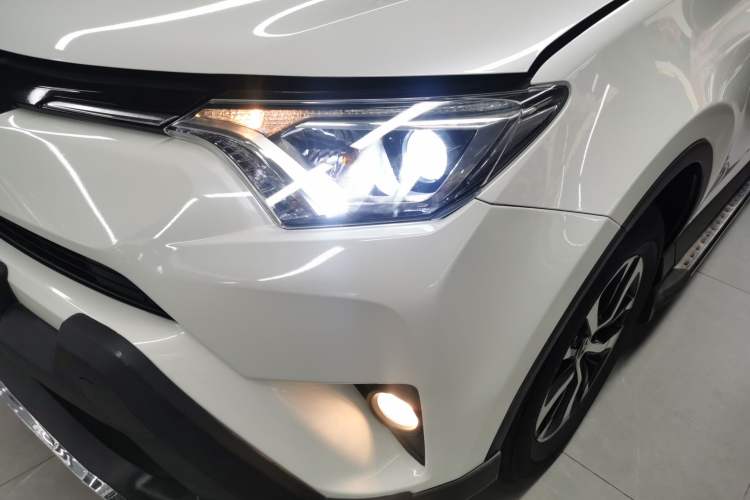 Used Toyota RAV4 2016 2.0L CVT Two-Wheel Drive Fashion Edition China V Standard Left Front Headlight