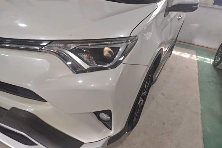 Used Toyota RAV4 2016 2.0L CVT Two-Wheel Drive Fashion Edition China V Standard Left Front Headlight