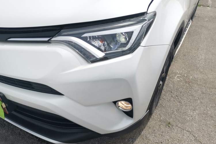 Used Toyota RAV4 2016 2.0L CVT Two-Wheel Drive Smart Edition China V Standard Left Front Headlight