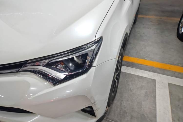 Used Toyota RAV4 2016 2.0L CVT Two-Wheel Drive Fashion Edition China V Standard Left Front Headlight